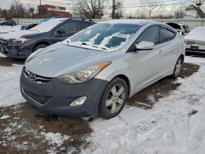 Hyundai Elantra GLS 1.8L 4 2013