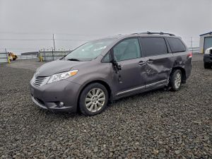 Toyota Sienna XLE 3.5L 6 2013