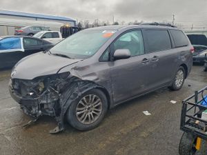 Toyota Sienna XLE 3.5L 6 2012