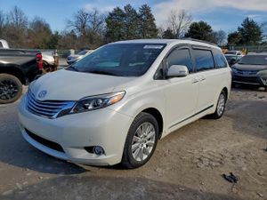 Toyota Sienna XLE 3.5L 6 2015