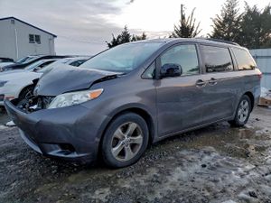 Toyota Sienna LE 3.5L 6 2015
