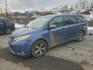 Toyota Sienna LE 3.5L 6 2014