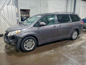 Toyota Sienna XLE 3.5L 6 2013