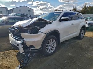 Toyota Highlander LE 3.5L 6 2015