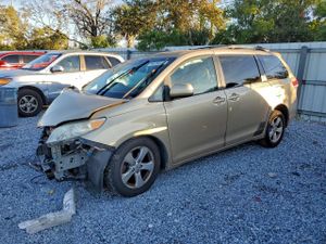 Toyota Sienna LE 3.5L 6 2011