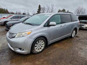 Toyota Sienna XLE 3.5L 6 2011
