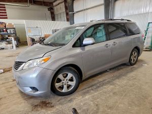 Toyota Sienna LE 3.5L 6 2014