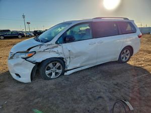Toyota Sienna LE 3.5L 6 2015