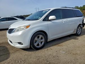 Toyota Sienna LE 3.5L 6 2012