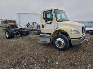 Freightliner Business Class M2 106 MEDIUM DUTY 8.9L 6 2015