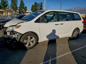 Toyota Sienna 3.5L 6 2015