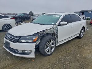 Volkswagen Passat SEL 2 L 4 2015