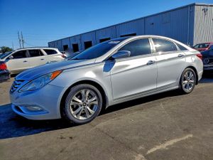 Hyundai Sonata SE 2.4L 4 2013