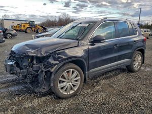 Volkswagen Tiguan S 2.0L 4 2015