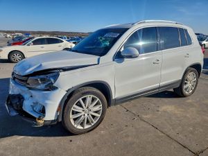 Volkswagen Tiguan S 2.0L 4 2015