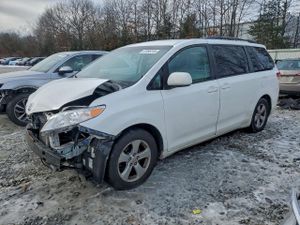 Toyota Sienna LE 3.5L 6 2011