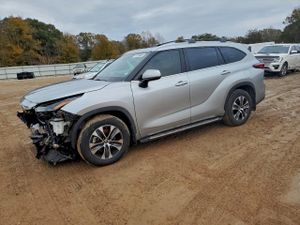 Toyota Highlander XLE 3.5L 6 2022