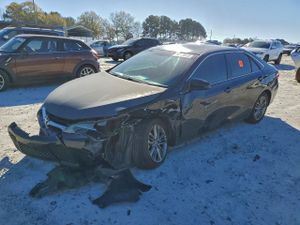 Toyota Camry LE 2.5L 4 2015
