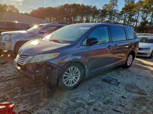 Toyota Sienna XLE 3.5L 6 2011