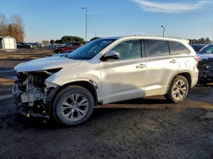 Toyota Highlander LE 3.5L 6 2015