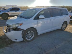 Toyota Sienna XLE 3.5L 6 2011