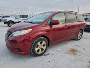 Toyota Sienna LE 3.5L 6 2014