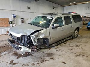 GMC Yukon DENALI 6.2L 8 2013