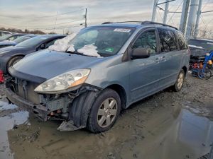 Toyota Sienna CE 3.5L 6 2010
