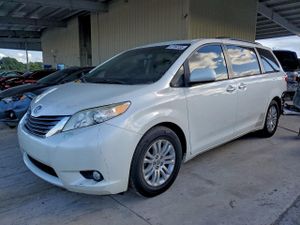 Toyota Sienna XLE 3.5L 6 2015