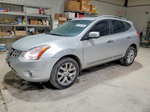 Nissan Rogue S 2.5L 4 2013
