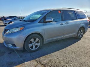 Toyota Sienna LE 3.5L 6 2013