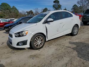 Chevrolet Aveo (Sonic) LT 1.8L 4 2015