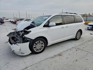 Toyota Sienna XLE 3.5L 6 2012