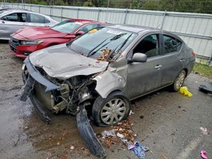Nissan Versa S 1.6L 4 2012