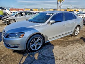 Volkswagen Passat SEL 2.0L 4 2014