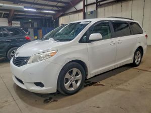 Toyota Sienna LE 3.5L 6 2014