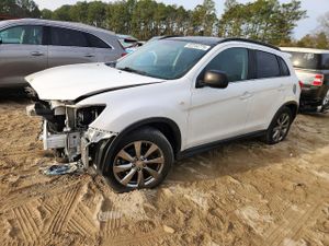 Mitsubishi Outlander LE 2.0L 4 2013