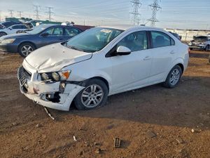 Chevrolet Aveo (Sonic) LT 1.8L 4 2015
