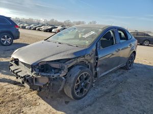 Ford Focus SE 2.0L 4 2013