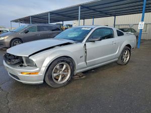 Ford Mustang GT 4.6L 8 2005