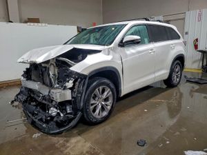Toyota Highlander LE 3.5L 6 2014