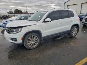 Volkswagen Tiguan S 2.0L 4 2014