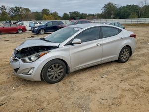 Hyundai Elantra SE 1.8L 4 2015