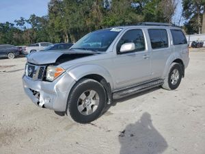 Nissan Pathfinder LE 4.0L 6 2005