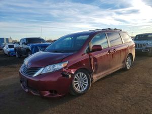 Toyota Sienna XLE 3.5L 6 2011