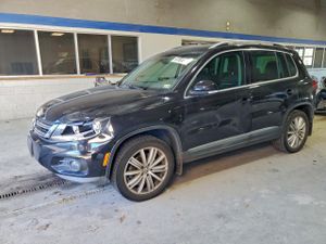Volkswagen Tiguan S 2.0L 4 2015