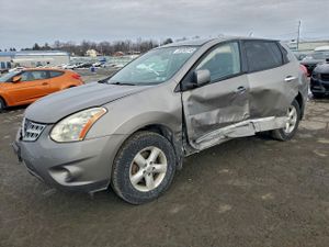Nissan Rogue S 2.5L 4 2013