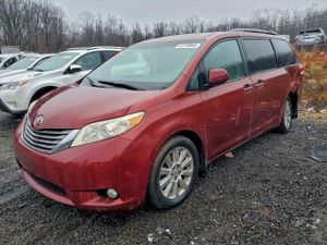 Toyota Sienna XLE 3.5L 6 2012