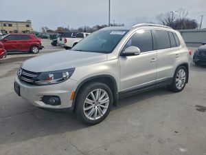 Volkswagen Tiguan S 2.0L 4 2015