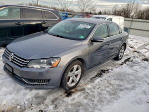 Volkswagen Passat S 1.8L 4 2014